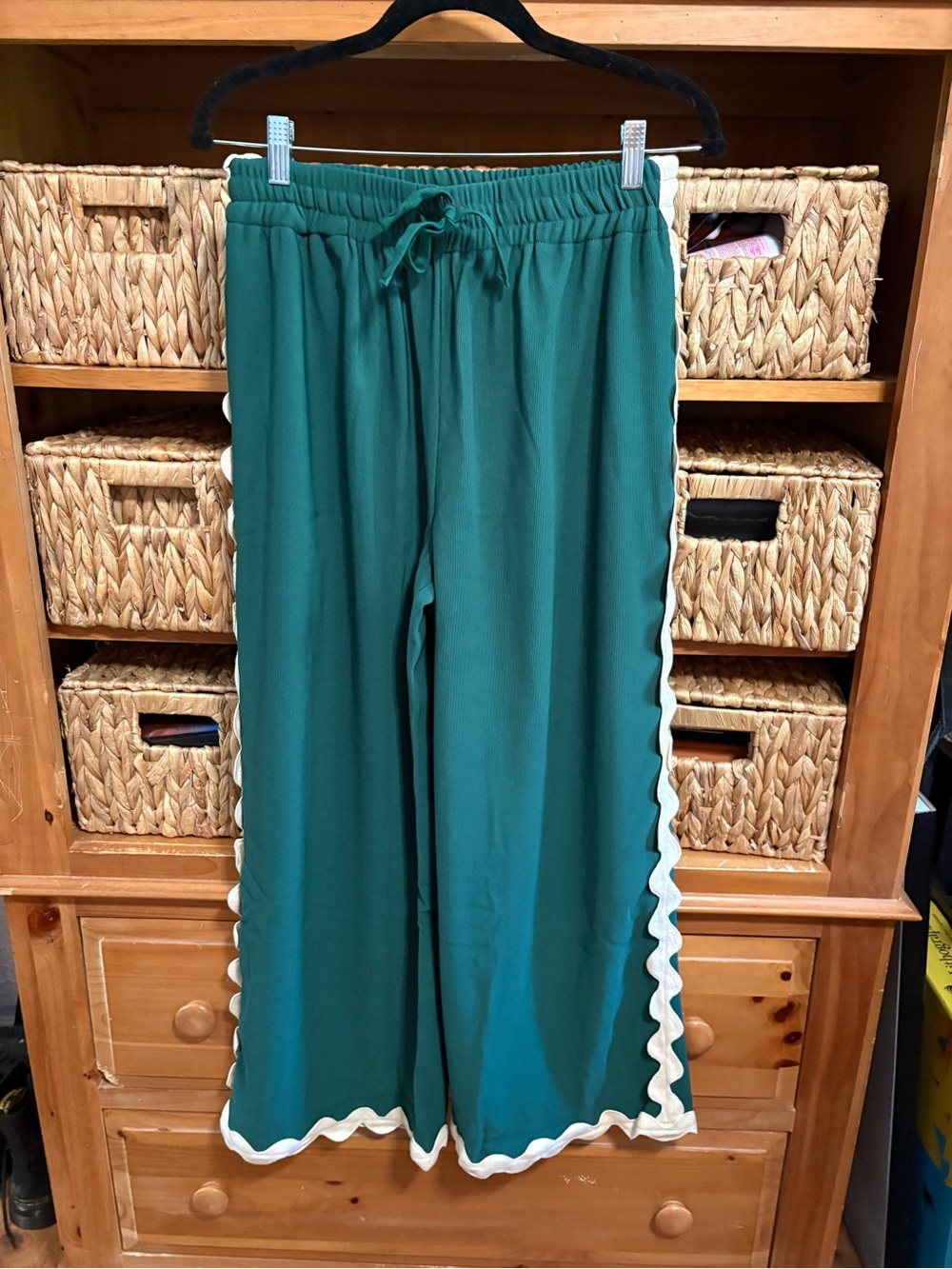Entro - Green Wide-Leg Pants with White Scalloped Trim